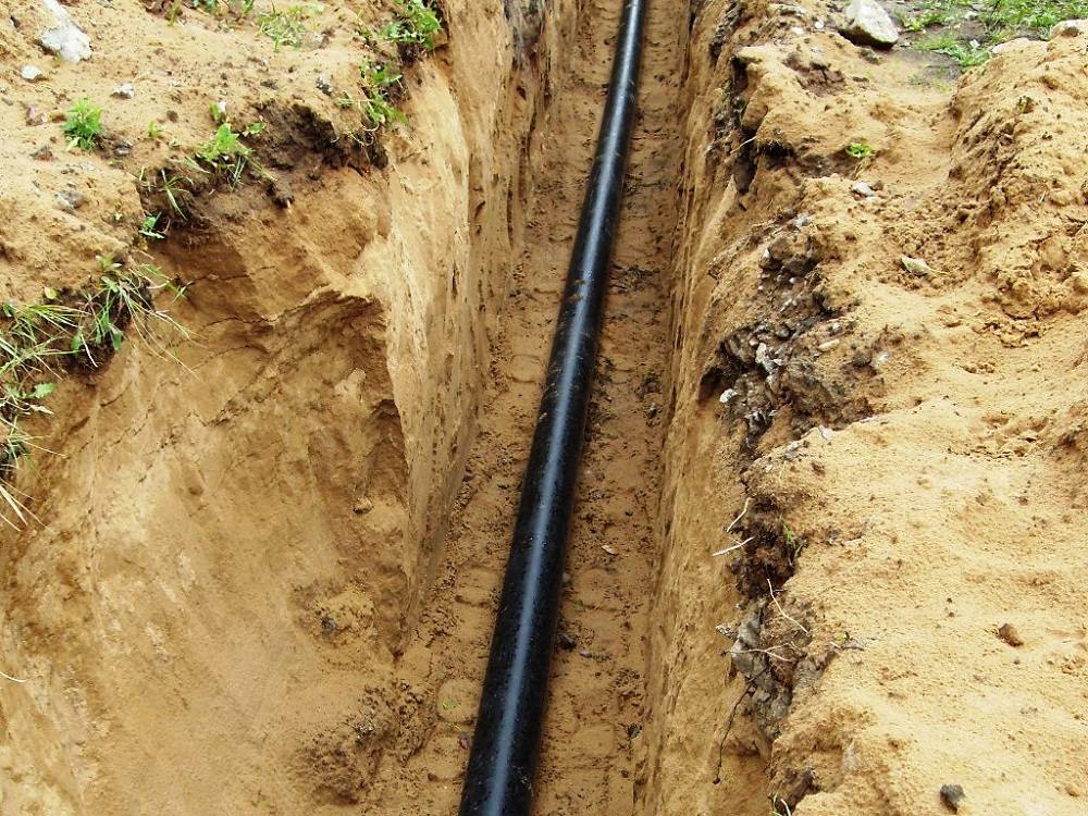 Какую трубу лучше использовать для водопровода под землей?