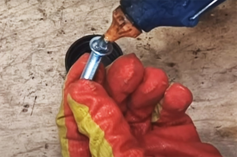 Как закрепить жало отвертки в ручке