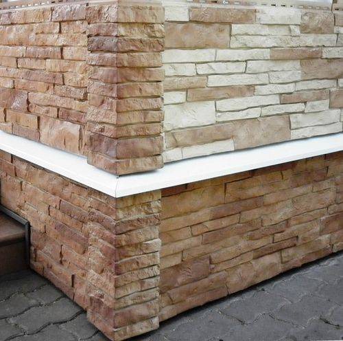 Отделка цоколя панелями «под камень»: этапы выполнения работ