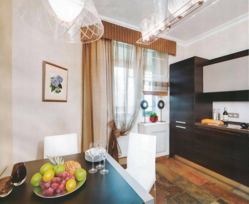 Шторы на балконную дверь: современные варианты оформления окон