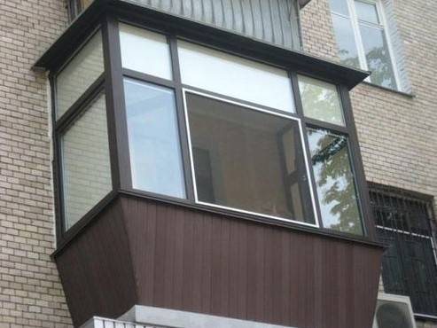 Внешняя отделка балкона (56 фото): наружная облицовка своими руками из минеральной штукатурки и профнастилом, чем еще обшить