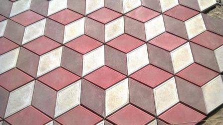 Особенности укладки тротуарной плитки своими руками: пошаговая инструкция для начинающих