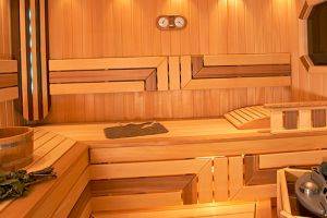 Внутренняя отделка бани из бруса: способы и пошаговая инструкция