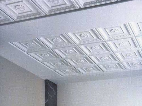 Покраска потолочной плитки из пенопласта