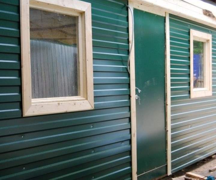Как производится отделка окон сайдинга снаружи + монтаж околооконных планок