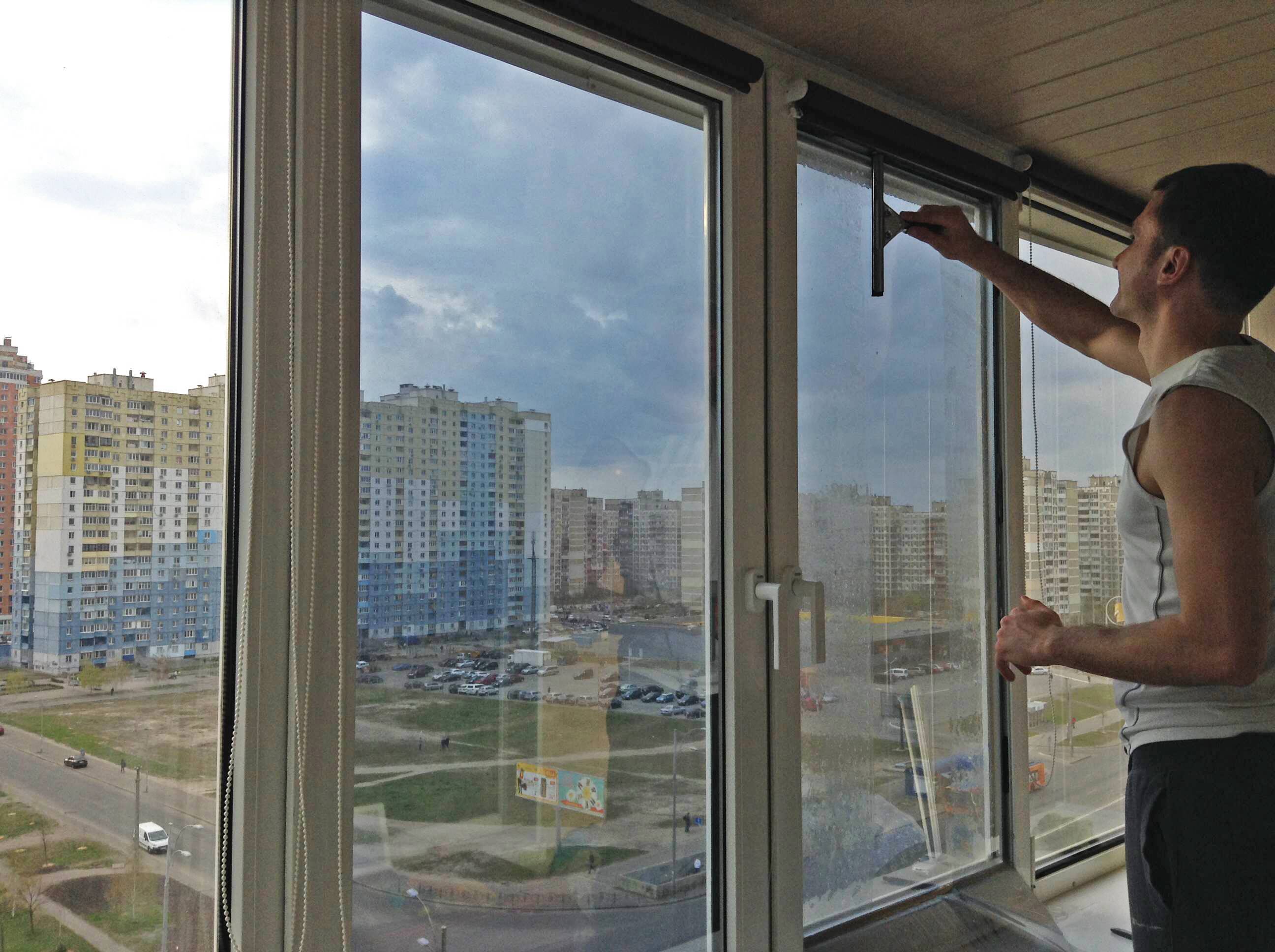Тонировка балкона (32 фото): особенности тонирования окон зеркальной и другой тонировочной пленкой на лоджии