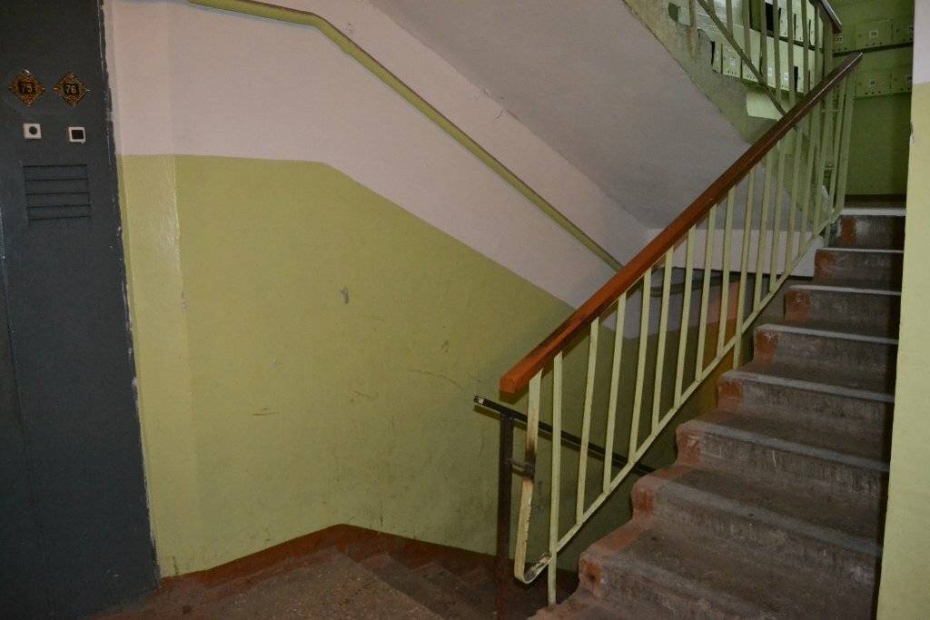 Почему в ссср ступеньки в подъездах красили лишь по краям