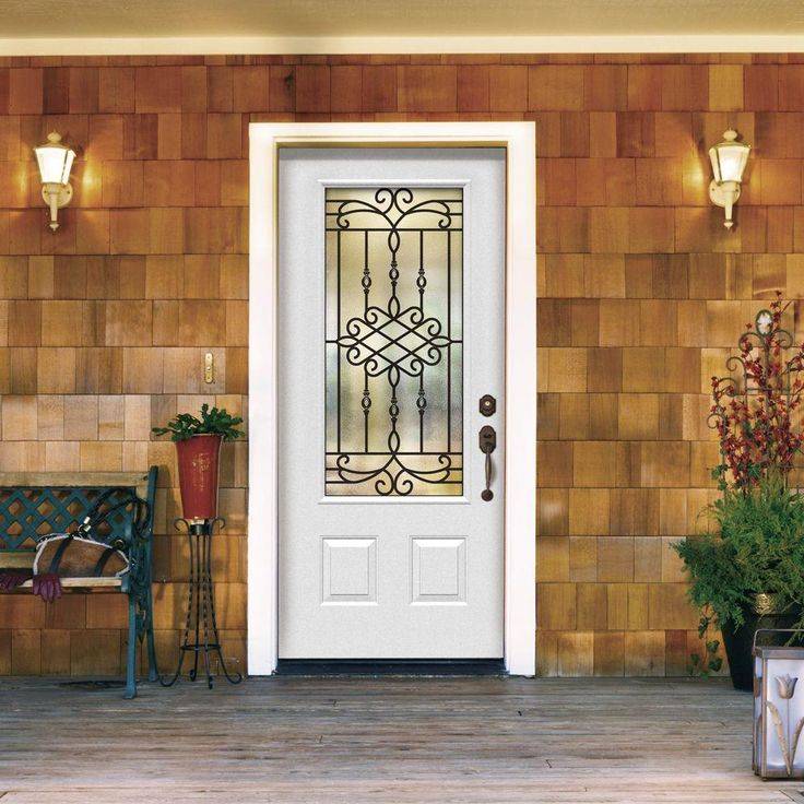 Входные деревянные двери, особенности материала для частного дома и квартиры