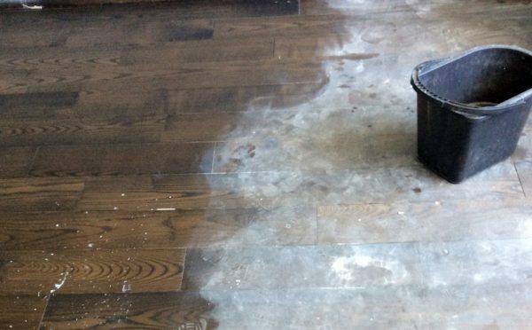 Чем отмыть грунтовку с плитки на полу? чем мыть керамогранитное напольное покрытие, какое средство от въевшейся грязи после ремонта выбрать для мытья