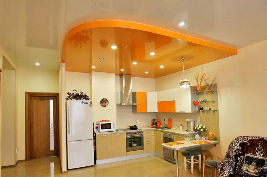 Какой потолок лучше сделать на кухне с газовой плитой: можно ли натяжной