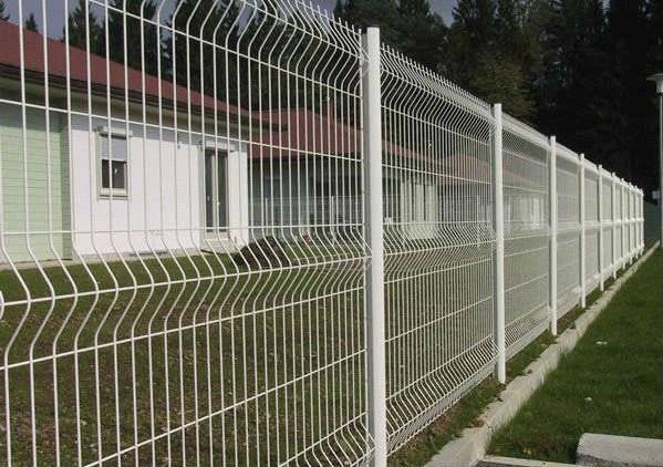 Секционный забор: готовые секции ограждения, алюминиевый забор из панелей