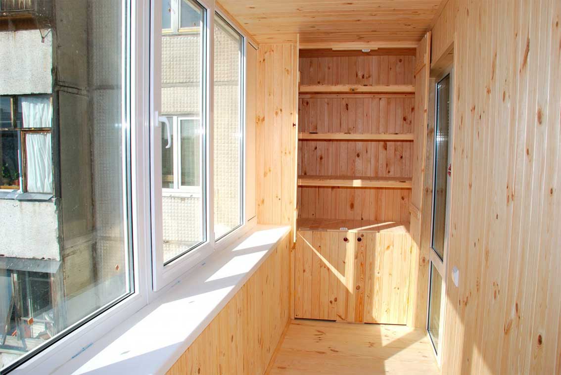 Отделка балкона деревом (34 фото): построить и отделать в деревянном доме